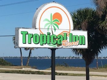 Tropical Inn Палм-Бей Экстерьер фото